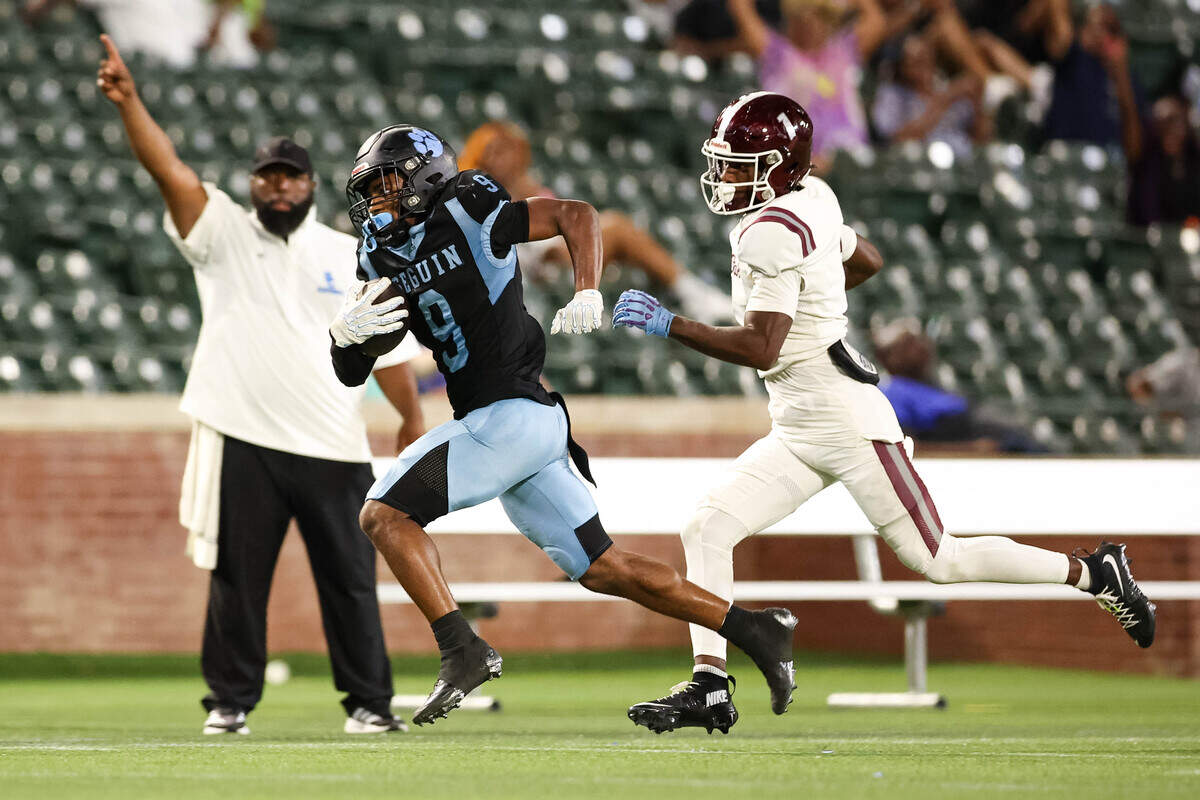 Arlington Seguin wide receiver Johnaven Smith runs with the football past a Red Oak defender that resulted in a touchdown in the third quarter of a non-district game between Arlington Seguin and Red Oak at Choctaw Stadium in Arlington, Texas on Sept. 4, 2025.