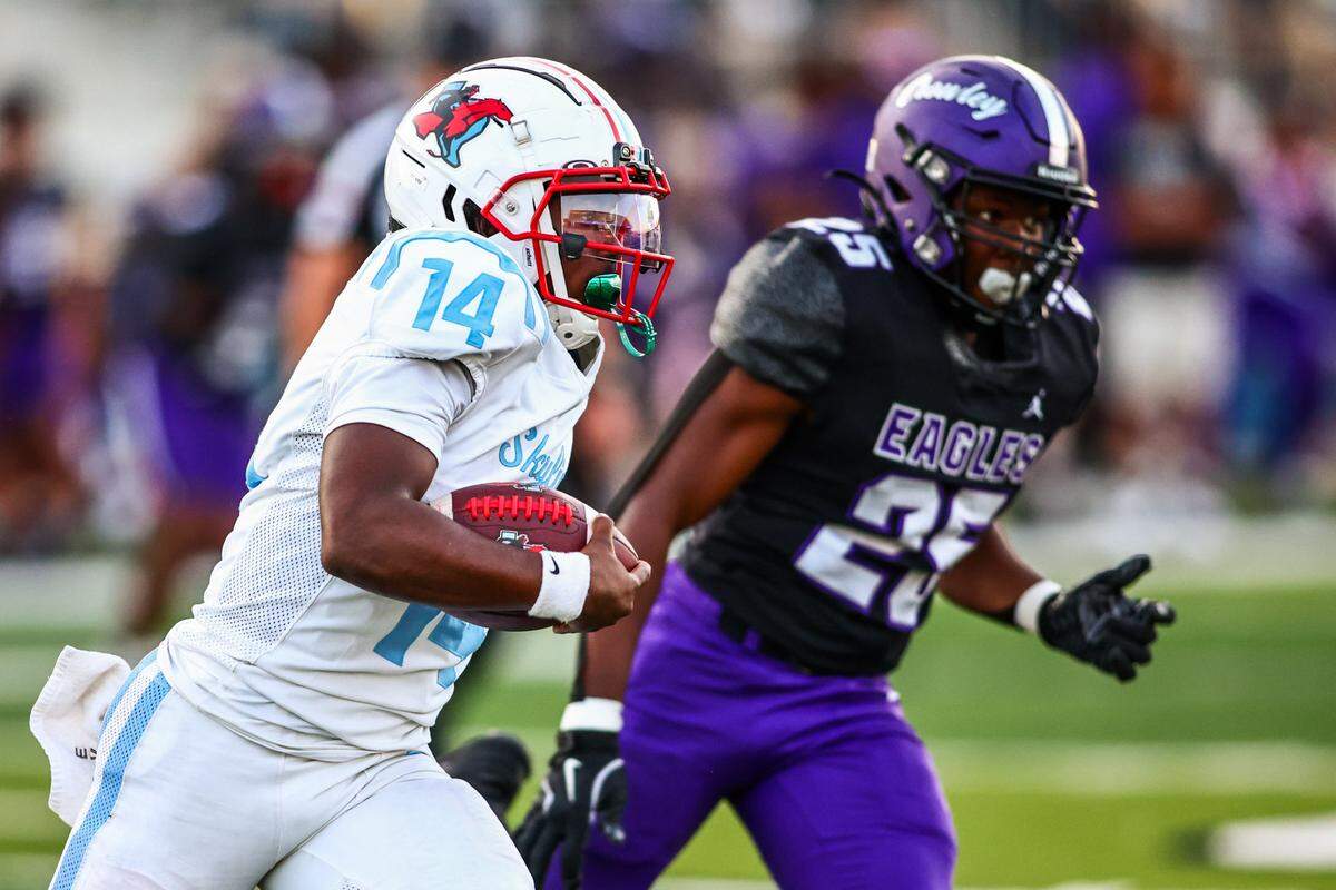 Dallas Skyline quarterback Donte Ware runs the ball in Thursday’s game at Crowley ISD Multi-Purpose Stadium in Fort Worth.