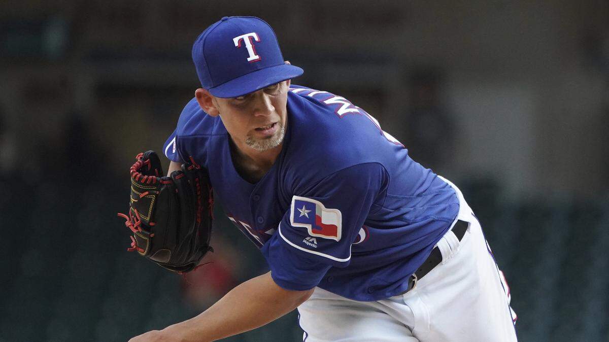 Mike Minor stayed in the Labor Day game at Yankee Stadium after taking a line drive off his rear end.