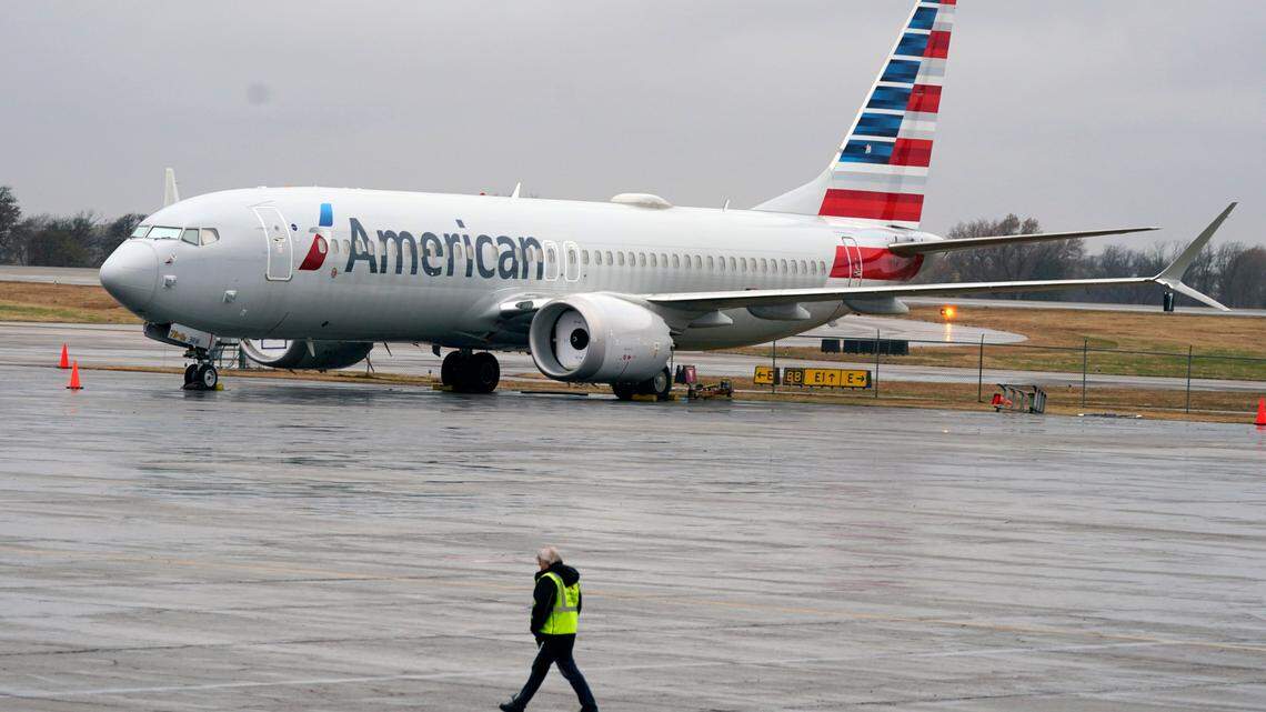 Passenger dies on American Airlines flight due to faulty defibrillator, lawsuit alleges