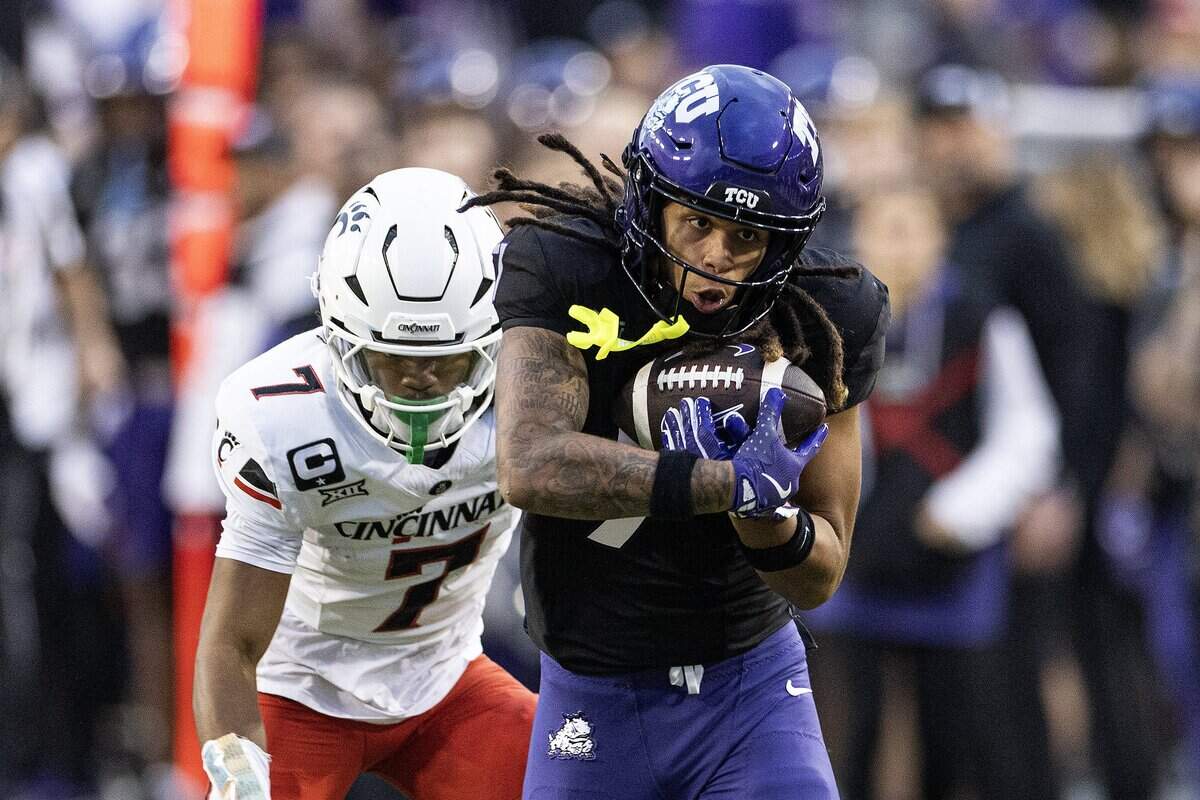 TCU wide receiver Jordan Dwyer (7) catches a long pass for a touchdown in the first half of a Big XII conference game between the TCU Horned Frogs and the Cincinnati Bearcats at Amon G Carter Stadium in Fort Worth on Saturday, Nov. 29, 2025.
