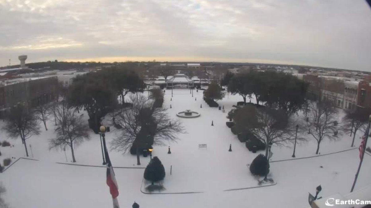 Normally, The Rustin and Family Parks at Southlake Town Square would be full of people taking a break from shopping to sit by the fountain or kids would be running around but this weekend the park was empty due to the ice and snow accumulation.