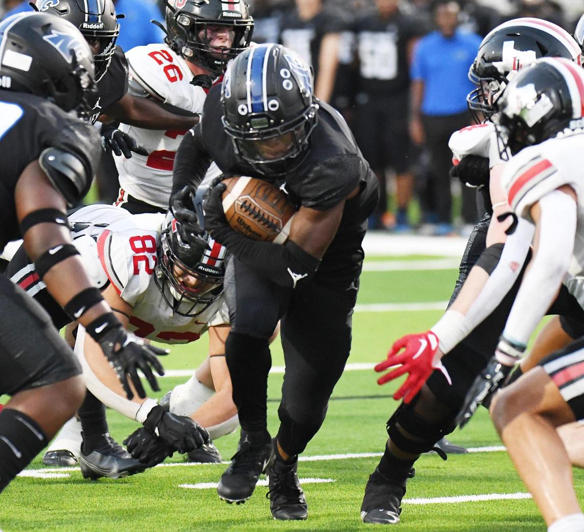 North Crowley’s Dejuan Lacy scores on a 4-yard touchdown run. The Panthers beat Lovjeoy to move to 3-0.