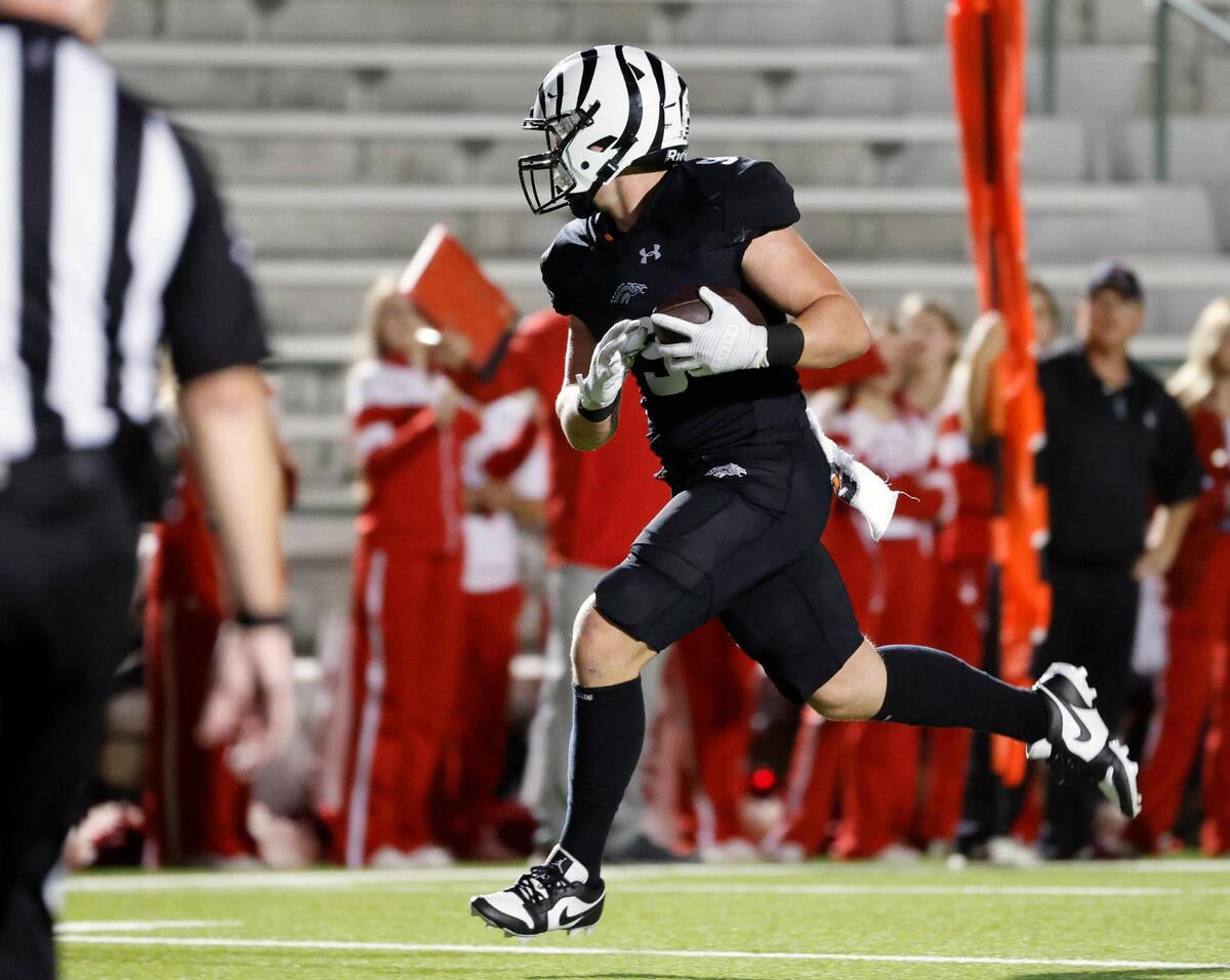 Grandview wide receiver Carter Collins (9) sprints into the end zone with a touchdown pass during a UIL Class 3A Division 1 area round playoff football game at Mesquite Memorial Stadium in Mesquite, Texas, Thursday, Nov. 16, 2023. (Special to the Star-Telegram Bob Booth)