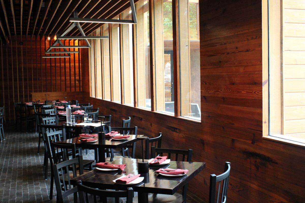 Inspired by the earthy, natural Spanish textures, the Si Tapas dining room is cool with sophisticated lines.