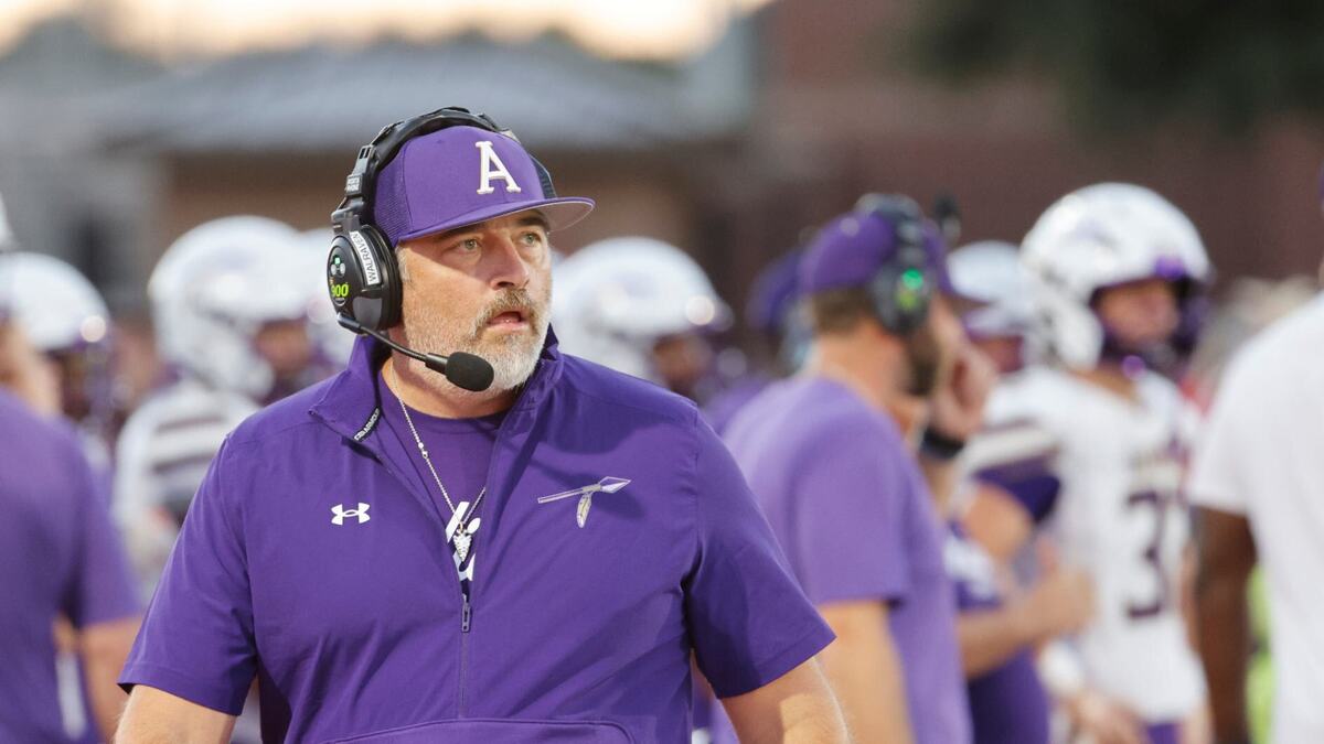 Alvarado took down Kennedale to claim the District 6-4A D1.