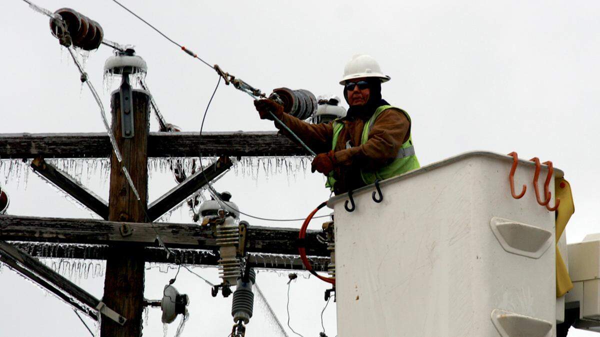 In the aftermath of last winter’s storm, we see Gov. Greg Abbott didn’t fix the grid, and Kelcy Warren is laughing all the way to the bank.