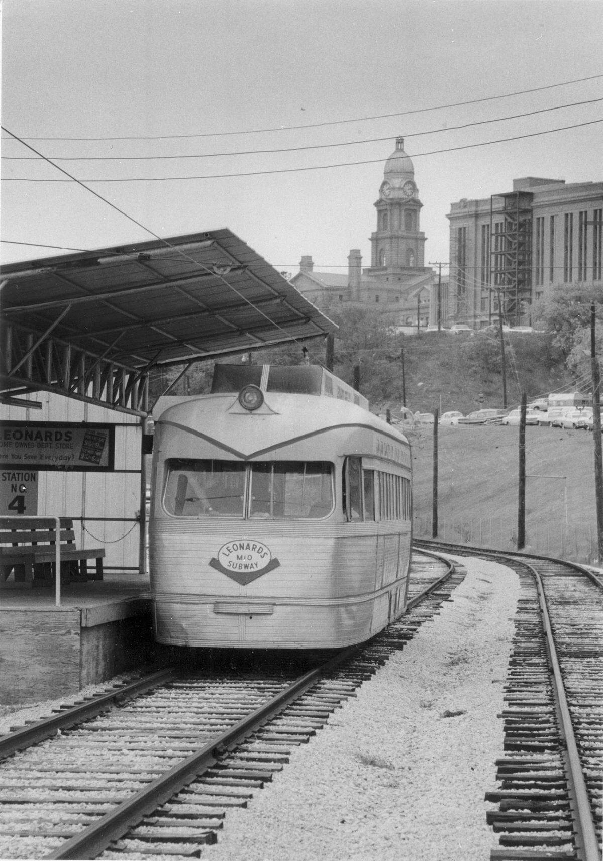 Nov. 17, 1971: Leonard’s Department Store’s M&O subway at the station with Tarrant County Courthouse in the background. The subway ran from the store to parking lots a few blocks away.