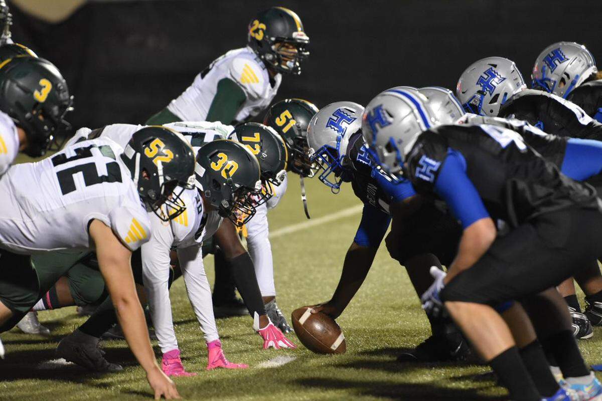 Western Hills and Eastern Hills battle to secure playoff spot during a high school football game at Handley Field in Fort Worth, Texas Friday, October 29, 2021. Western Hills won 48-40. (Nang Sang/special to the Star-Telegram)