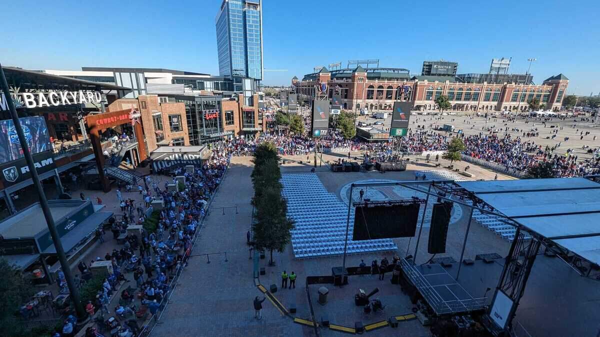 Crowds arriving for the Rangers victory parade around midmorning Friday in Arlington