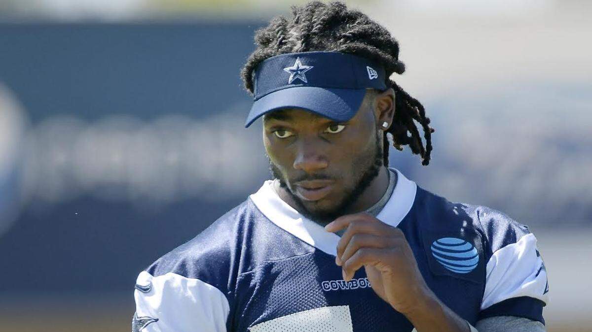 Cowboys linebacker Jaylon Smith heads back to the line during the morning walk through at training camp in Oxnard, Calif., on Tuesday.