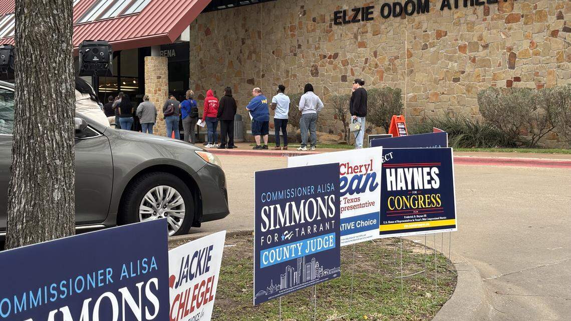 Voting extended to 9 p.m. for Democrats in Dallas County
