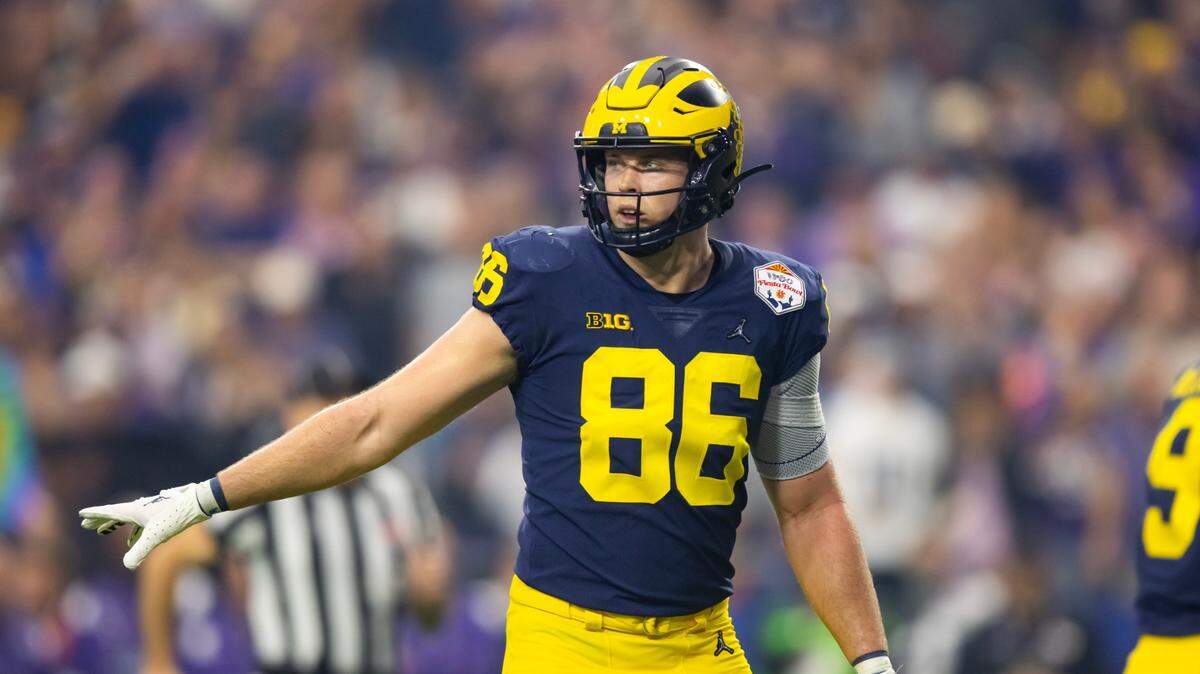Dec 31, 2022; Glendale, Arizona, USA; Michigan Wolverines tight end Luke Schoonmaker (86) against the TCU Horned Frogs in the 2022 Fiesta Bowl at State Farm Stadium. Mandatory Credit: Mark J. Rebilas-USA TODAY Sports