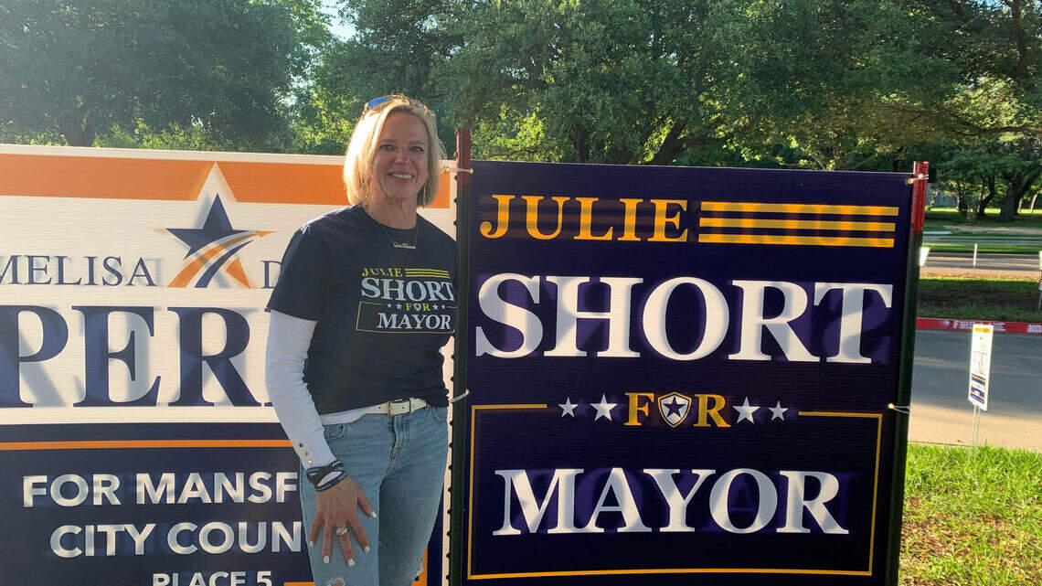 How did conservative candidates fare in Tarrant County area elections?