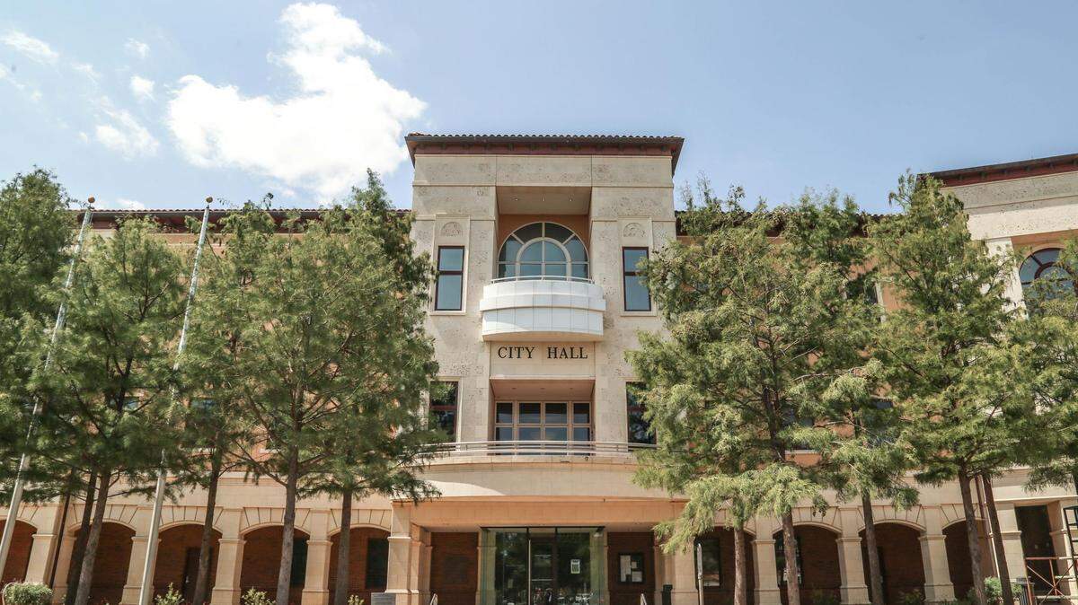 The Colleyville City Council has authorized the city manager to move forward with a letter of intent from a Grapevine developer who wants to build a luxury hotel. 