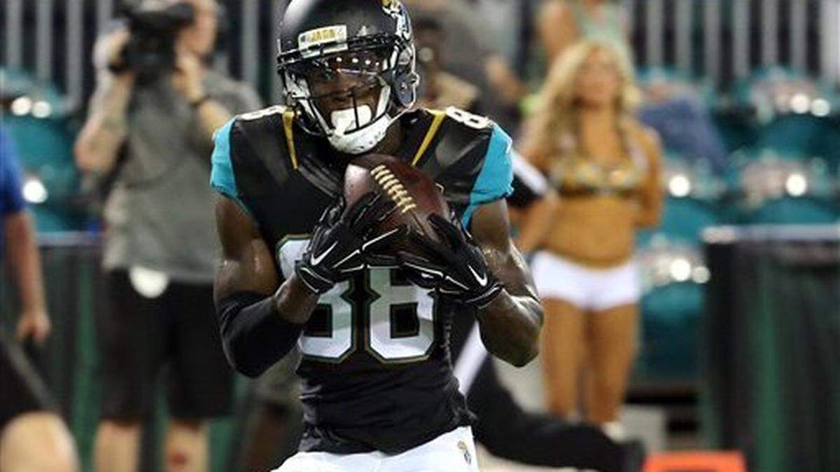 The Dallas Cowboys are setting up a free-agent visit with former Jacksonville Jaguars receiver Allen Hurns on Wednesday.