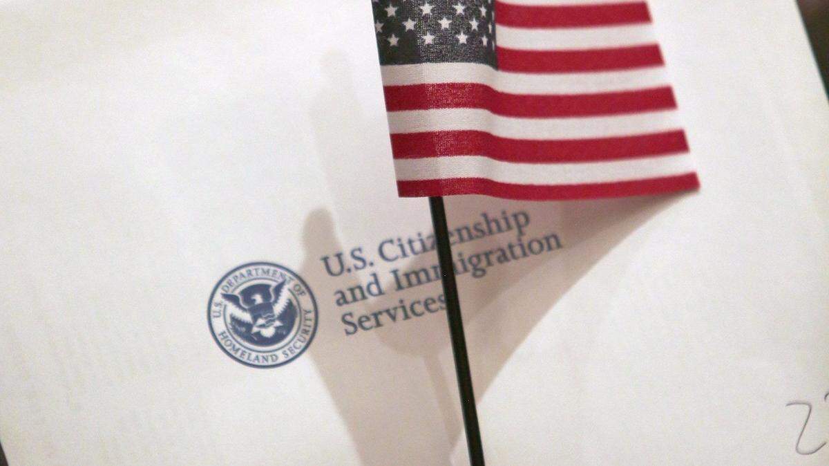 La agencia migratoria USCIS tiene previstas nuevas medidas para los solicitantes de asilo, green card y ciudadanía en EEUU. 
