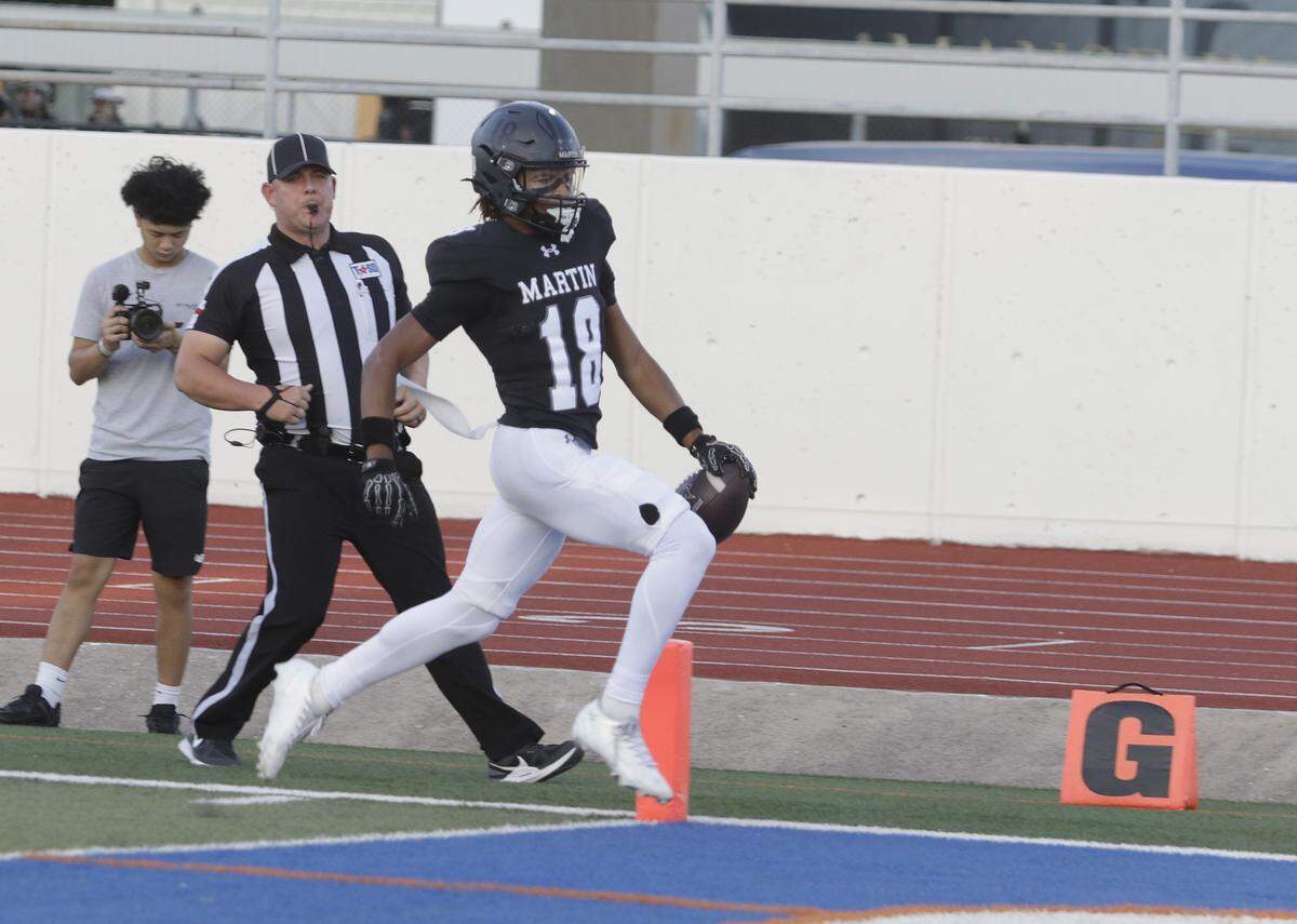 Arlington Martin’s Malik Mason scores in the first quarter against Mansfield during their game on Thursday, September 11, 2025 at Maverick Stadium in Arlington Texas.