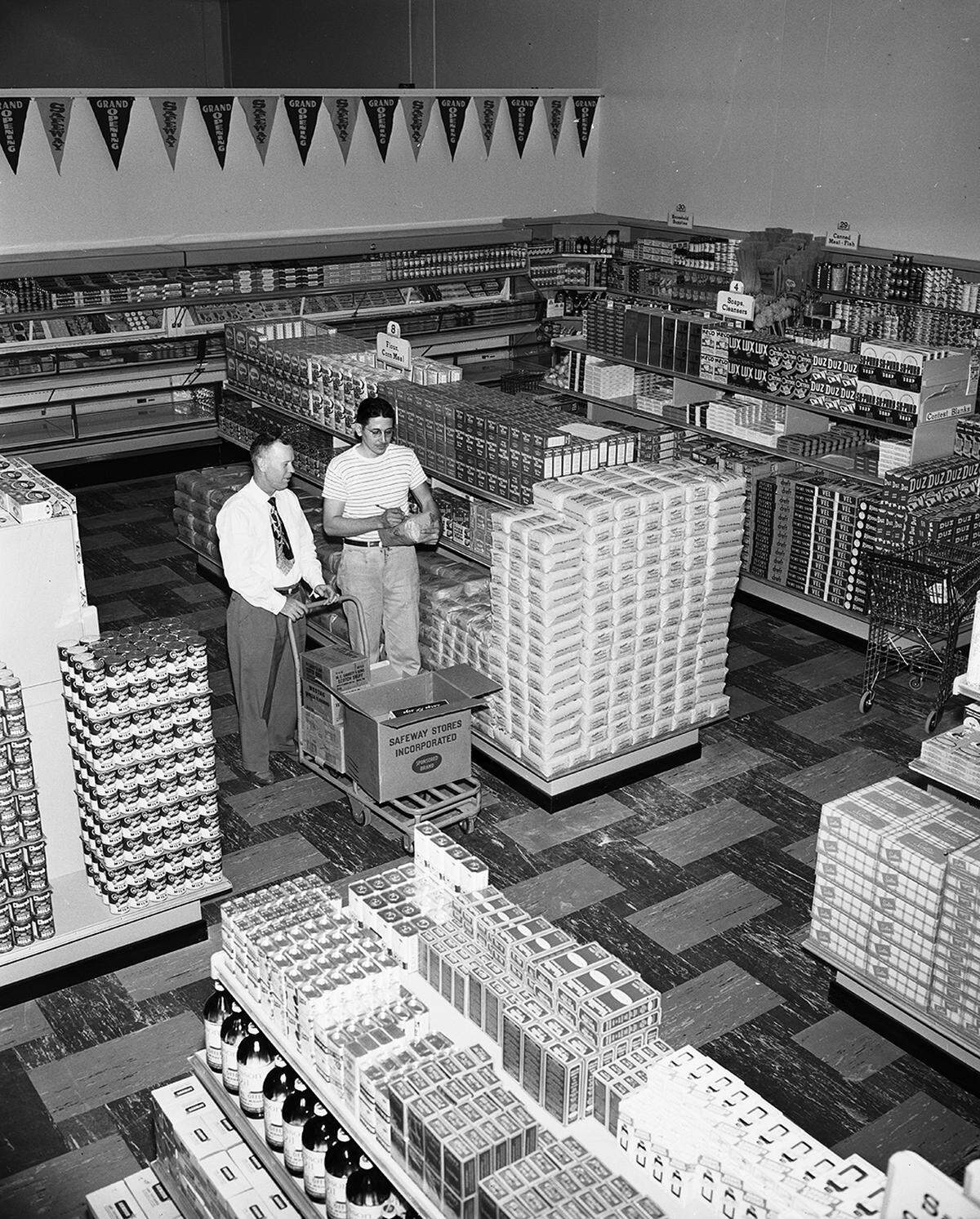 Aug. 9, 1950: Bill Brey, left, manager, and George Kuehne, are shown as they check over stocks in the new Safeway Store, at 1600 N. 25th St. (The site today is a Pollos La Pullita restaurant.)