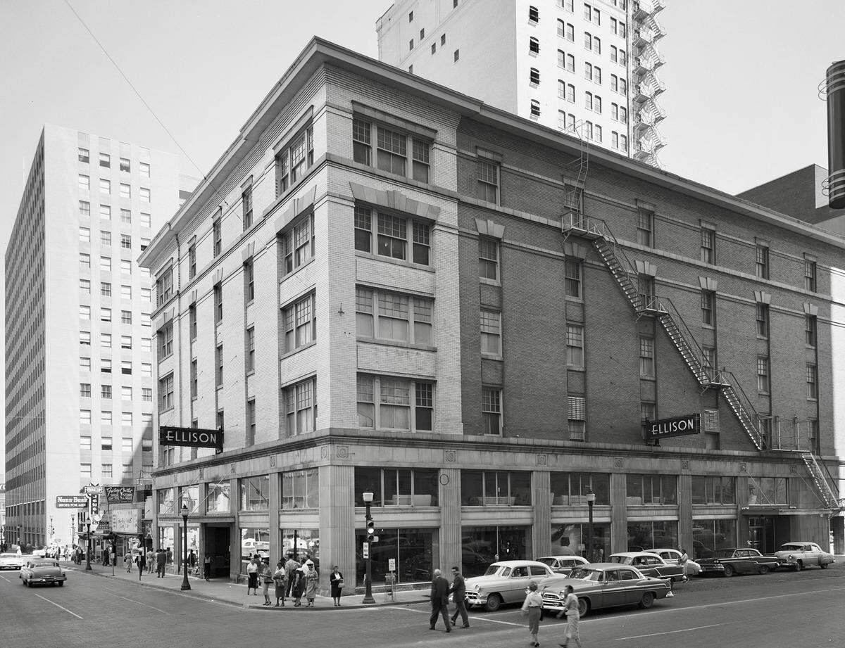 Ellison’s Furniture, 211 W. Seventh St., in 1958, the year before a controversy over a nude photo in the West Seventh Strert windows at left.