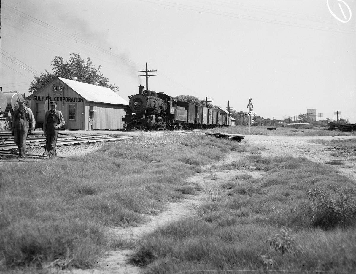 Oct. 1, 1947: The Weatherford, Mineral Wells and Northwestern railroad train that runs once a day between Weatherford and Mineral Wells.