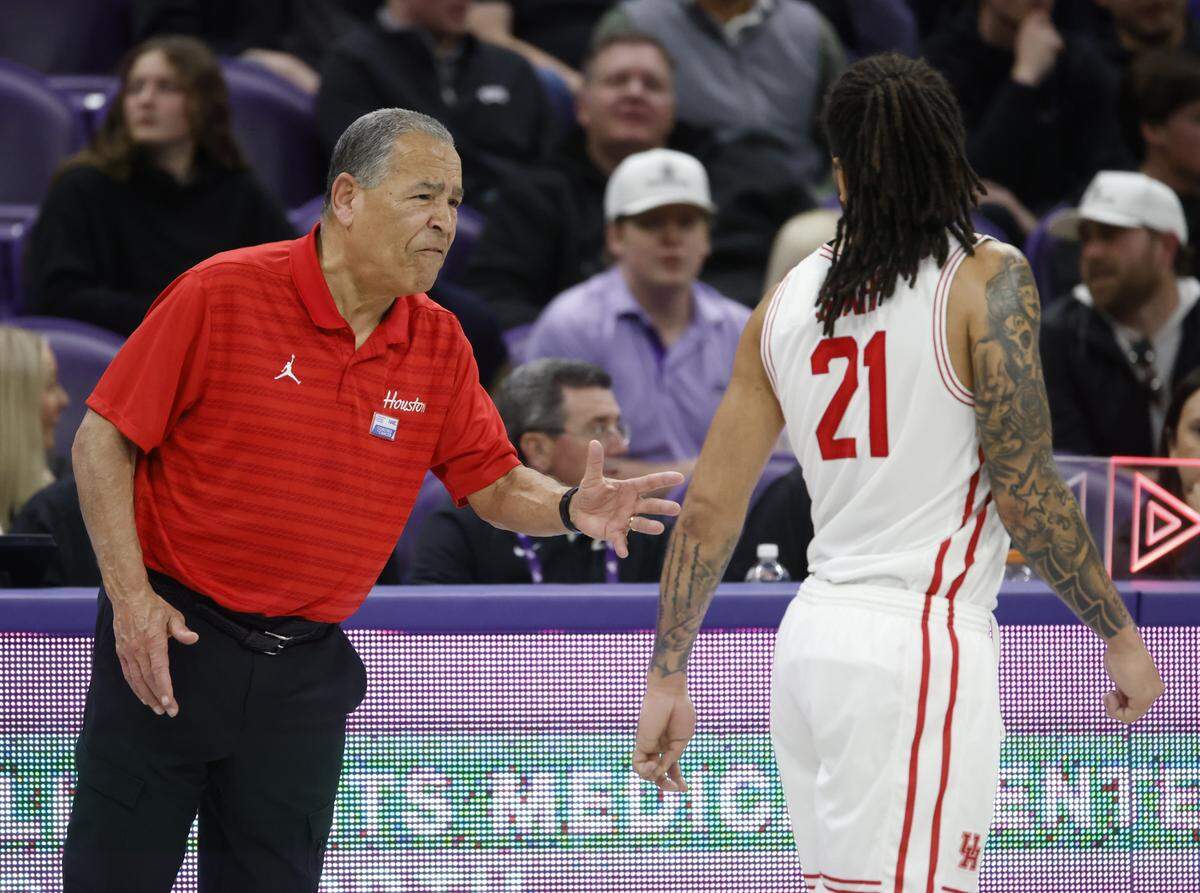 Houston head coach Kelvin Sampson talks to guard Emanuel Sharp (21) as they play TCU during the first half of a NCAA basketball game between the University of Houston and TCU at Schollmaier Arena in Fort Worth, Texas, Wednesday Jan. 26, 2026