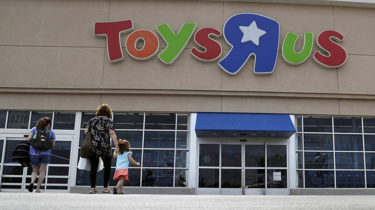Toys R Us announced the closing of 182 stores late Tuesday night.