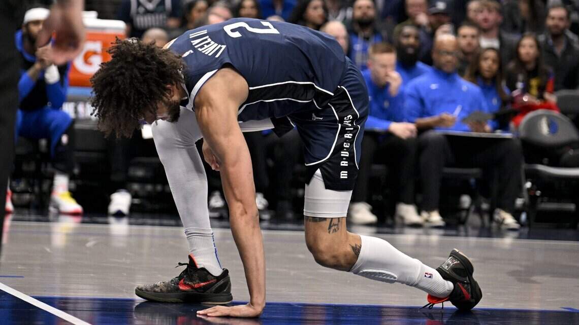 Dallas Mavericks lose big man for several months due to foot fracture