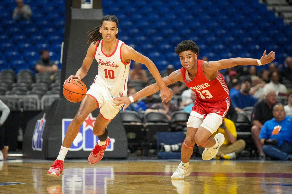 Holliday’s Keitenn Bristow dribbles up court against Ponder’s Tyson Price in a Class 3A state semifinal on Thursday, March 7, 2024 at the Alamodome in San Antonio, Texas. Bristow had 20 points for the Eagles, but Ponder defeated Holliday 62-46.