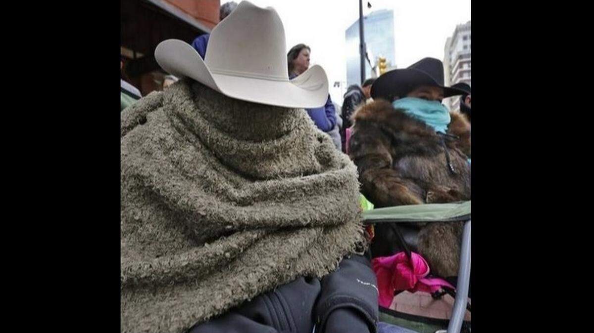 Fort Worth has updated the status of various services in the city as weather conditions look to improve over the weekend.
