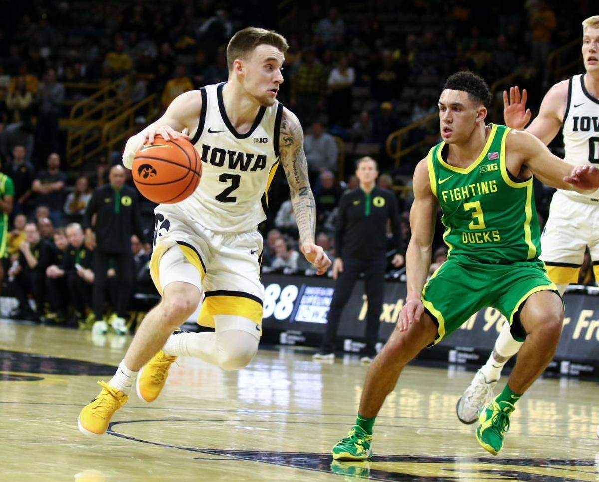 IOWA CITY, IOWA- FEBRUARY 19: Guard Brock Harding #2 of the Iowa Hawkeyes controls the ball against guard Jackson Shelstad #3 of the Oregon Ducks in the second half at Carver-Hawkeye Arena on February 19, 2025 in Iowa City, Iowa. (Photo by Matthew Holst/Getty Images)