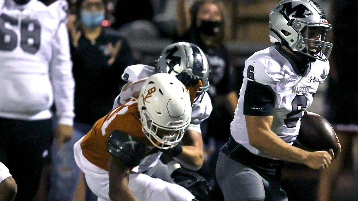 Arlington Martin quarterback Zach Mundell (6) breaks free for a 40 yard touchdown run against Arlington Bowie during the first half of a high school football game, Friday night, November 6, 2020 played at Wilemon Field in Arlington, Tx. (Steve Nurenberg Special to the Star-Telegram)