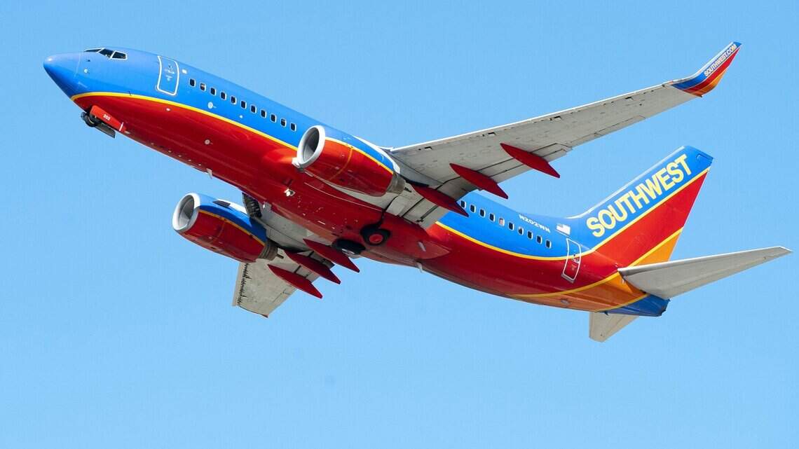 Southwest Airlines resumes flights after nationwide pause Tuesday morning