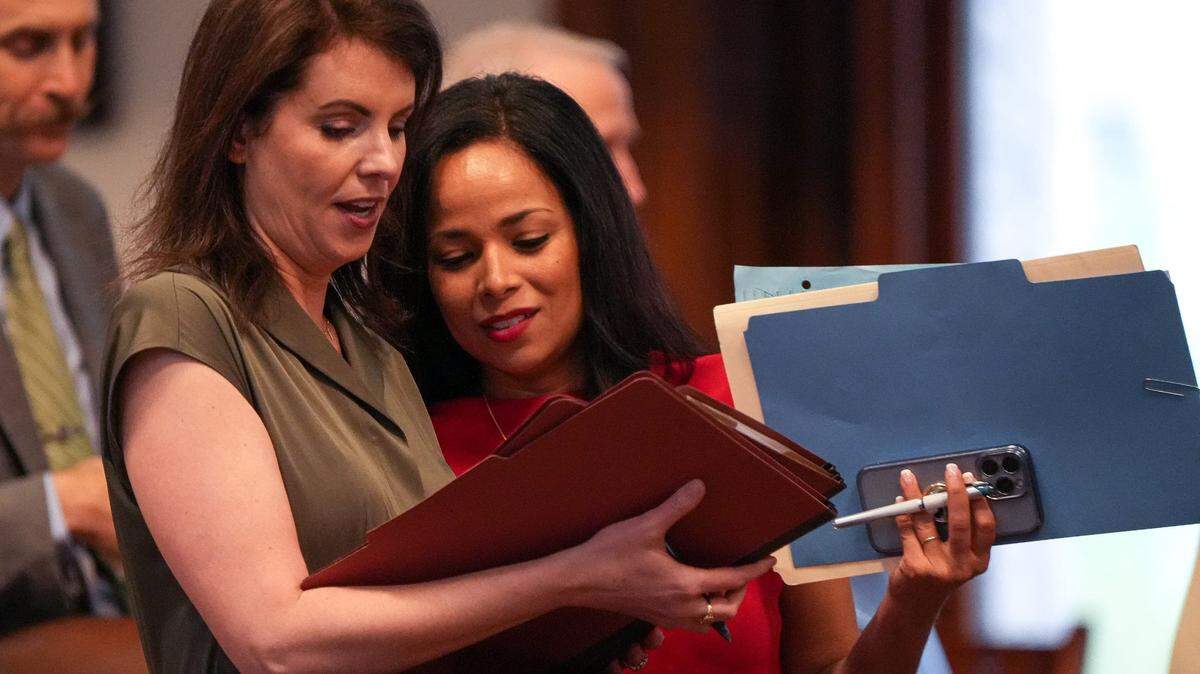 Rep. Ellen Troxclair, R-Austin, speaks to Rep. Claudia Ordaz, D-El Paso, in March in the Texas House.