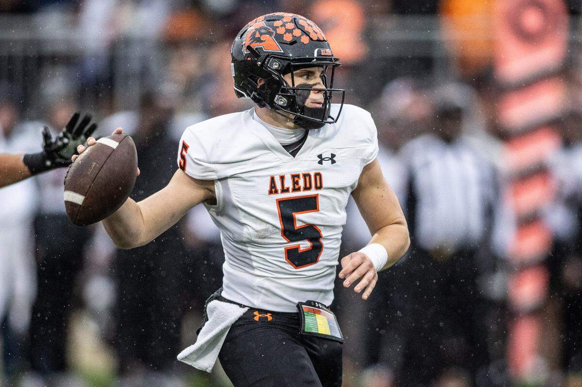 Aledo quarterback Gavin Beard (5) throws the ball against Denton Ryan in a Class 5A Division 1 state quarterfinal on Saturday, Dec. 7, 2024 at Crowley ISD Multi-Purpose Stadium in Fort Worth, Texas.