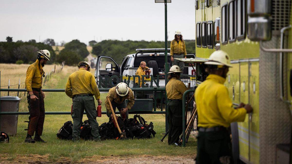 The inter-agency hot spot crew loads up their gear before going in to inspect the Dempsey Fire that burned almost 12,000 acres on Monday, June 27, 2022 near Palo Pinto. (Yffy Yossifor)