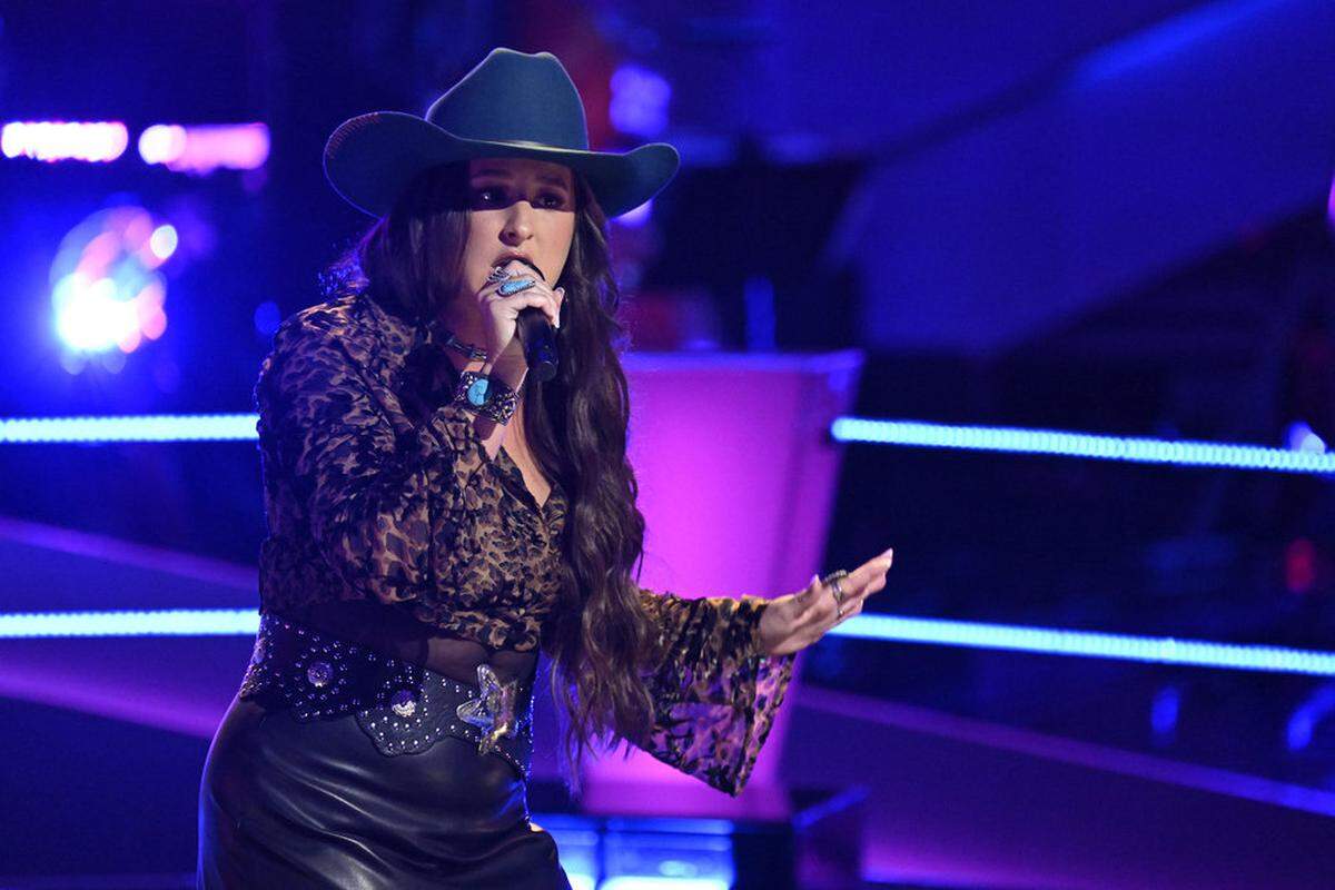 Kendra Remedios sings “Walk On By” in the battle round of Season 29 of NBC’s “The Voice.”