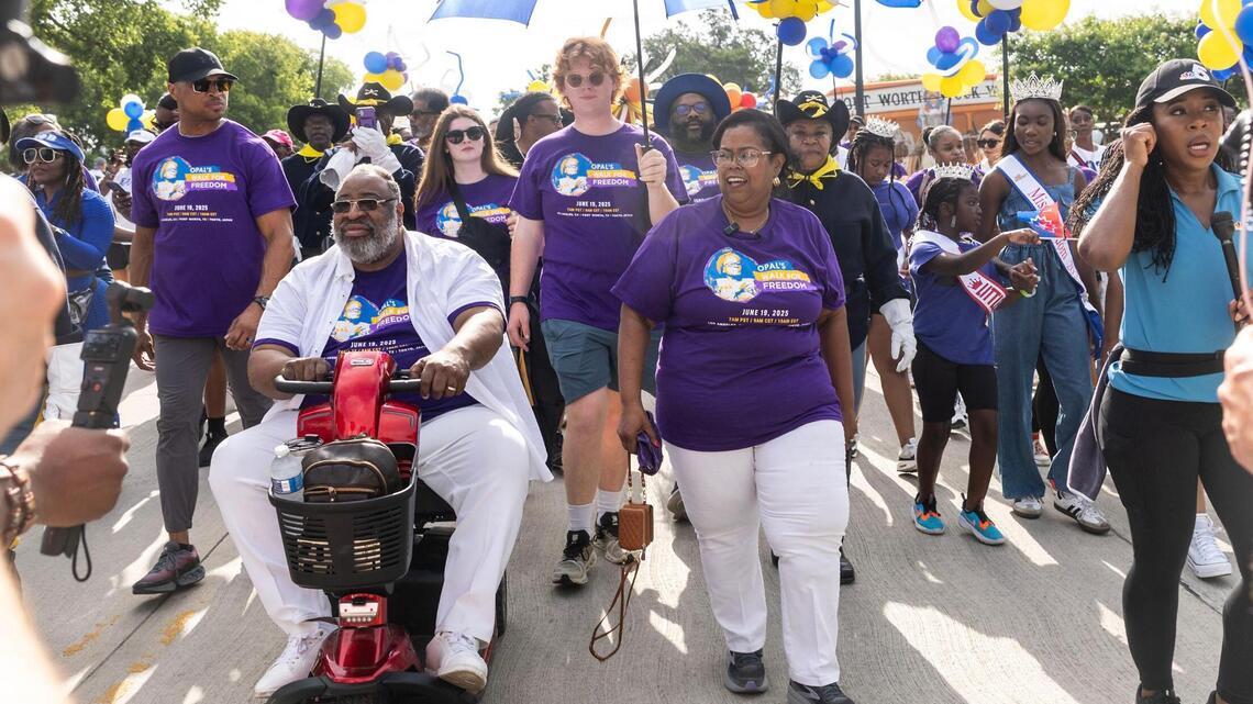 Hundreds gather in Fort Worth for annual Juneteenth walk | Fort Worth ...