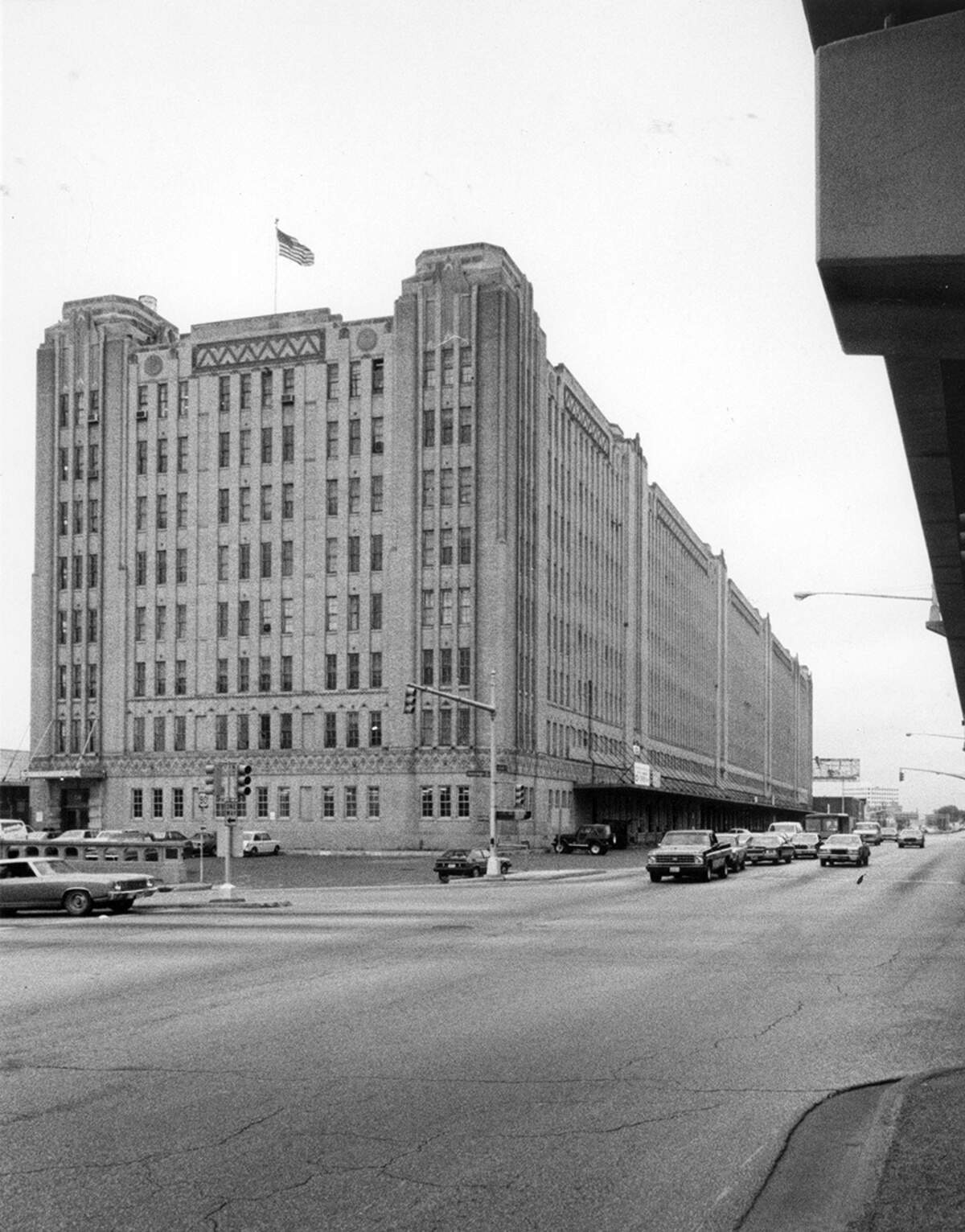 A 1981 view of the Texas and Pacific building from street level.
