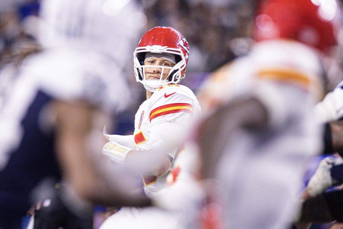 Chiefs quarterback Patrick Mahomes looks downfield for a pass in the second half against the Cowboys on Thursday at AT&T Stadium in Arlington.