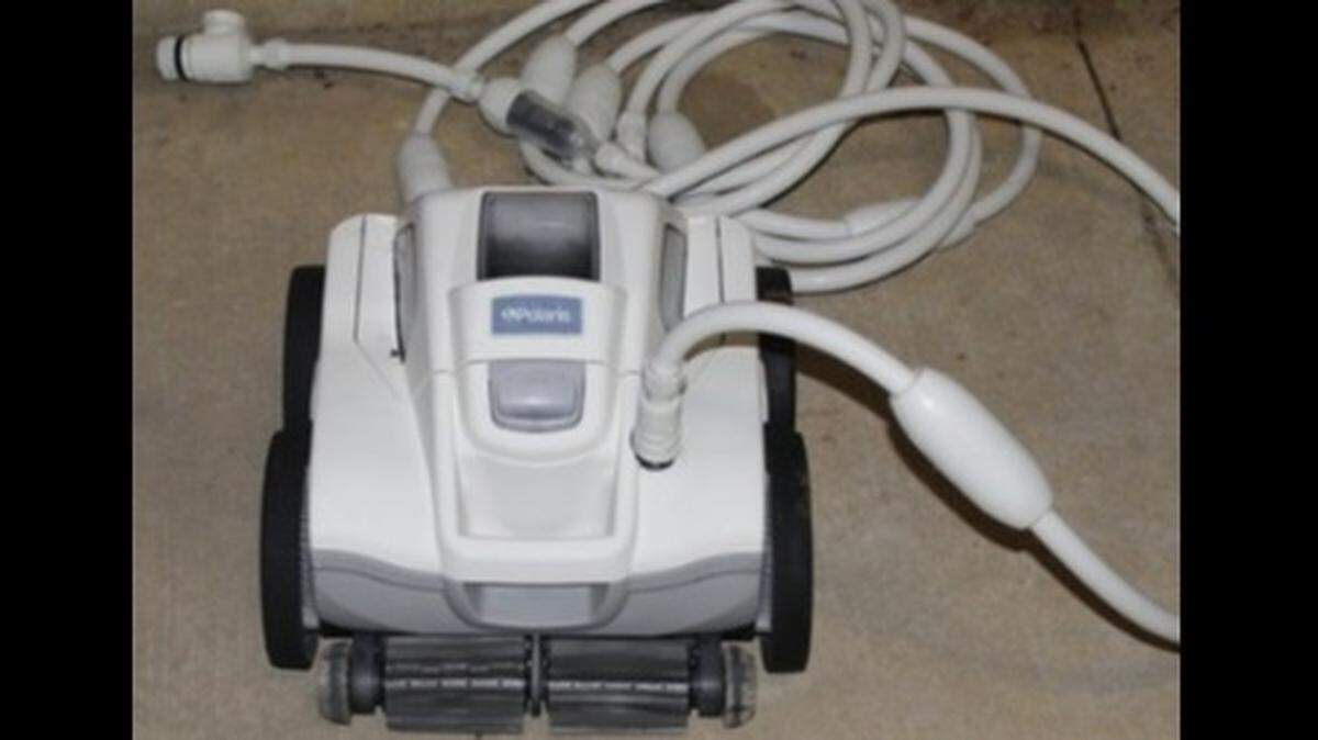 A traffic stop led to the arrest of a suspected thief in northeast Tarrant County early Wednesday and the seizure of almost $10,000 worth of pool pumps, Southlake police said.