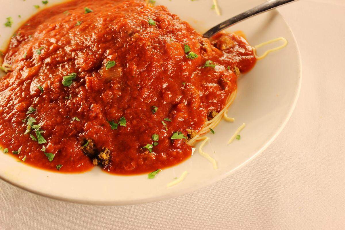 Saviano’s is known for its marinara, ladled generously onto spaghetti or pastas.