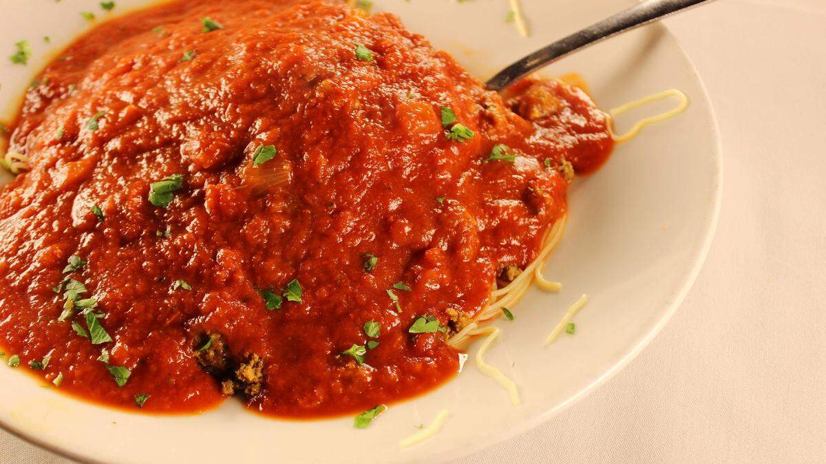 Saviano’s is known for its marinara, ladled generously onto spaghetti or pastas.