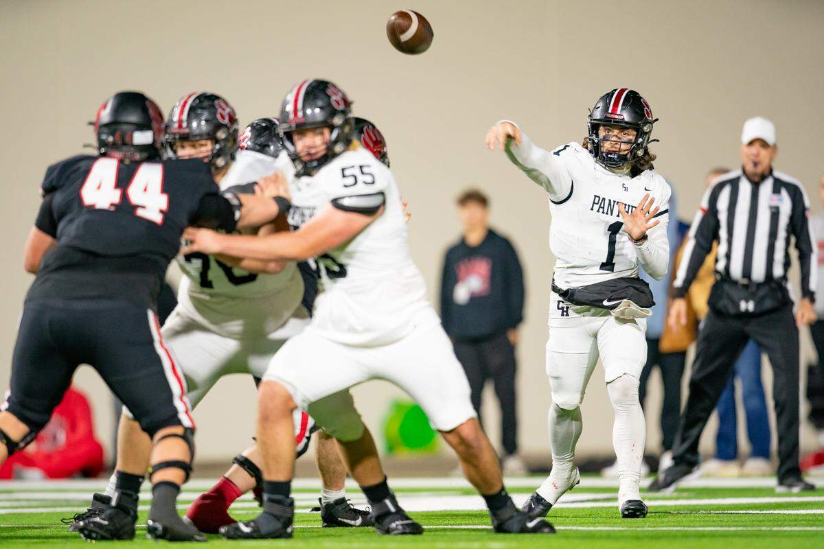 Colleyville Heritage QB Luke Ullrich finds an open receiver in a playoff game against Argyle.