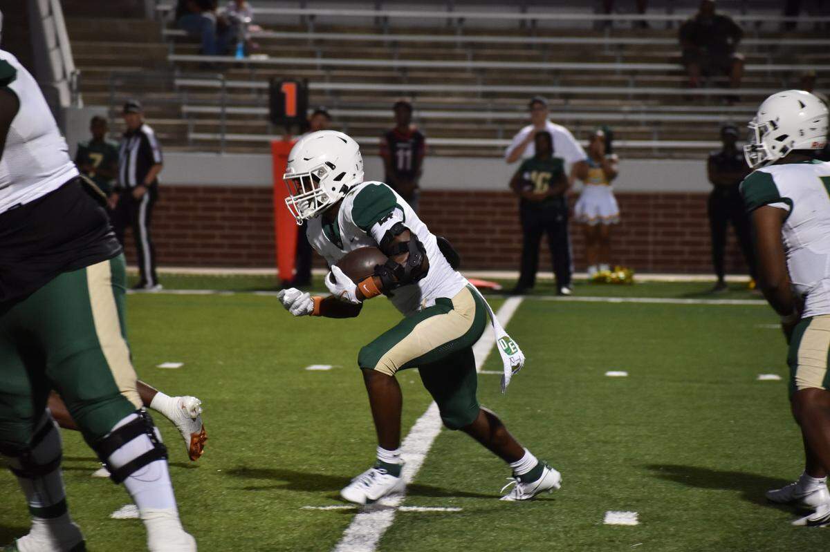 DeSoto’s Deondrae Riden Jr. carries the ball for a touchdown in the first quarter of Friday’s game against Mansfield Legacy.