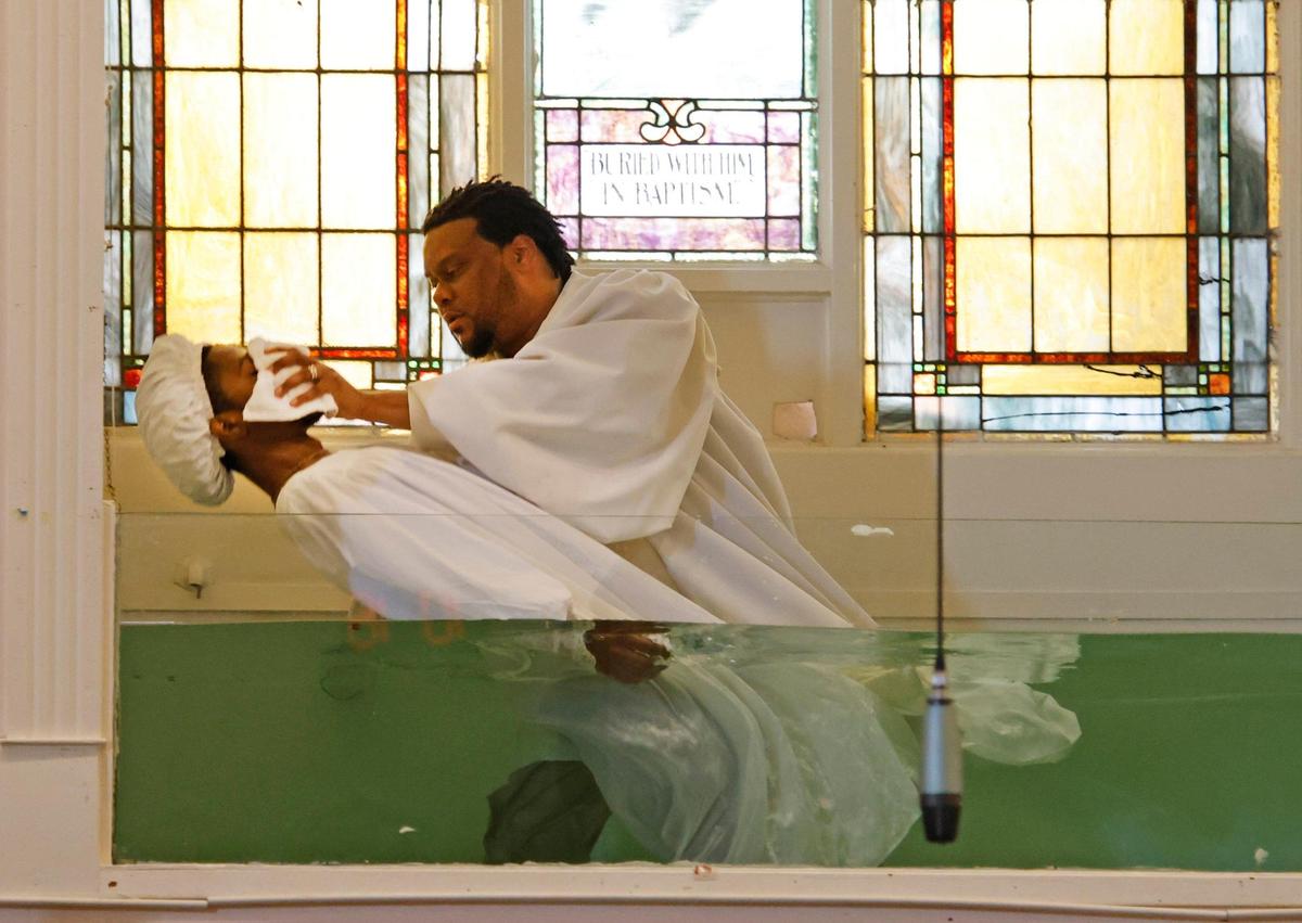Pastor Lorenzo Jones baptizes Iran Dean in Fort Worth’s first inside baptismal during morning services at Mount Gilead Baptist Church in May 25.