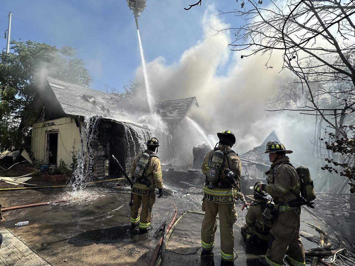 Two Fort Worth firefighters were injured while battling a multi-alarm house fire on Williams Street, in the city’s Historic Southside, on Wednesday, Sept. 3, the Fire Department said.