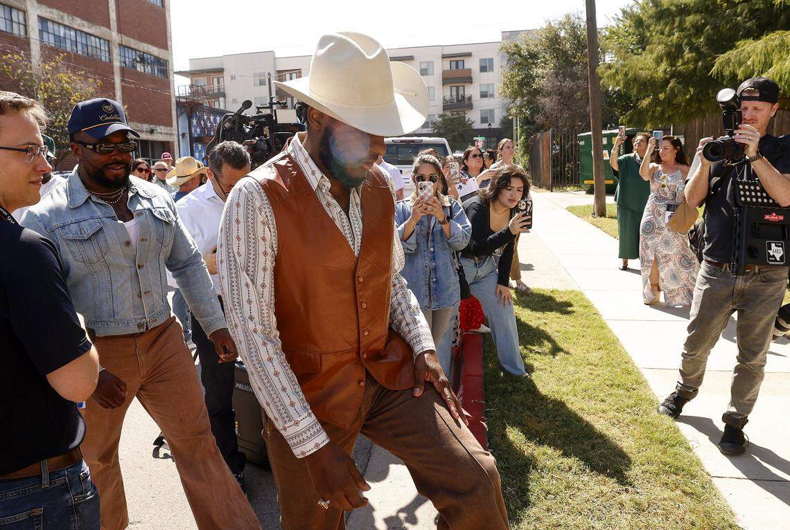 Leon Bridges attends the ceremonial street naming in his honor on Tuesday, Oct. 7, 2025, at the corner of South Calhoun Street and East Daggett Avenue in Fort Worth. Bridges, a Grammy-winning artist and native of Fort Worth, recorded his debut album at Niles City Sound, located across the street from the sign topper.