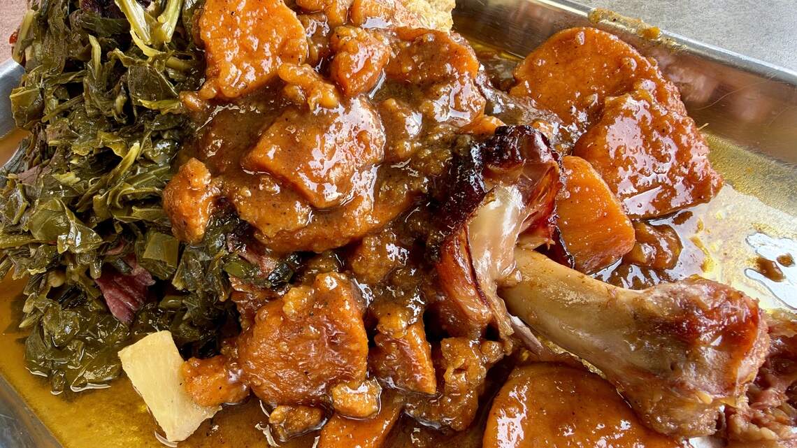 Is this Texas’ best smoked turkey leg? It’s at a west Arlington BBQ landmark