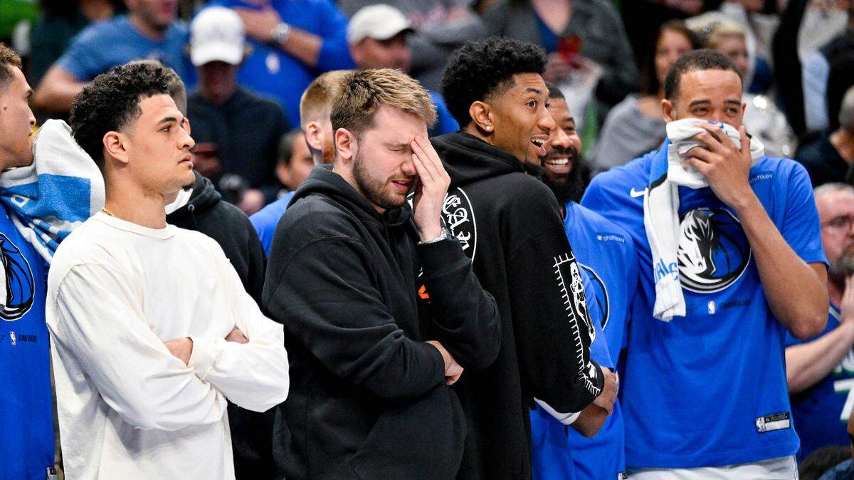 Dallas guard Josh Green (8) and guard Luka Doncic (77) and forward Reggie Bullock (25) and forward Markieff Morris (13) and center JaVale McGee (00) watch as the Mavericks lose to Chicago on Friday, ending the team’s chase for a NBA playoff spot.